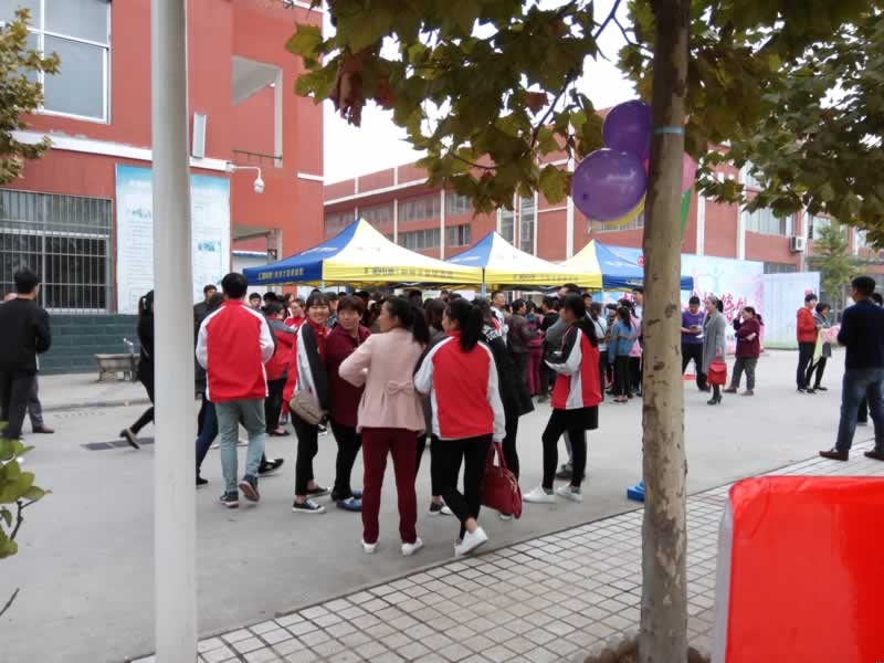 溫縣職教中心圓愛中國(guó)夢(mèng)相伴成長(zhǎng)會(huì)前準(zhǔn)備 溫縣職教中心圓愛中國(guó)夢(mèng)相伴成長(zhǎng)會(huì)前準(zhǔn)備